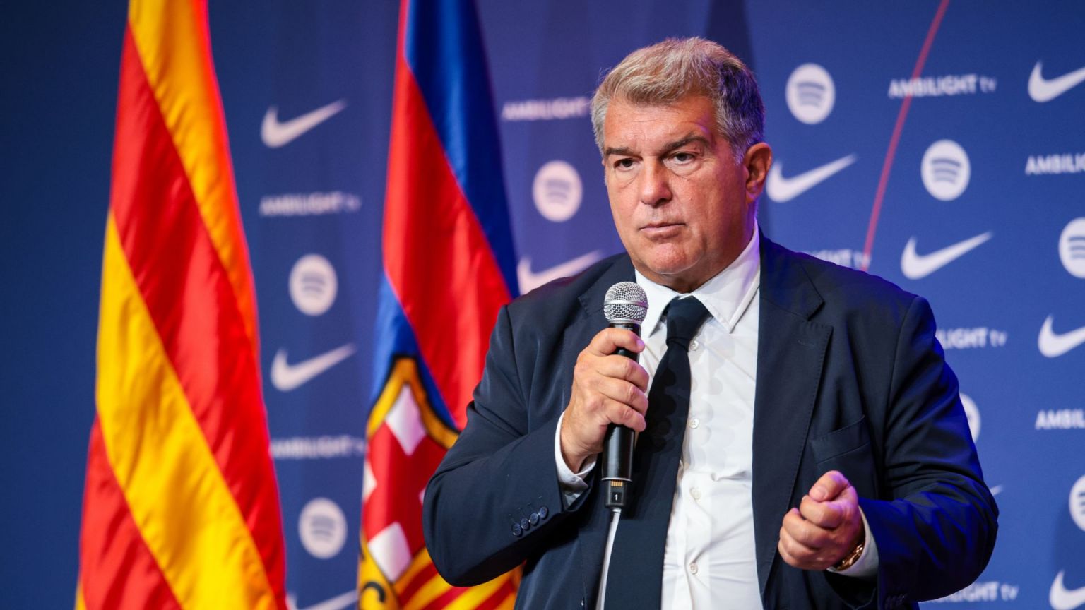 Laporta acusa al Real Madrid de usar al Barça para tapar fracasos - Laporta defiende al Barça ante críticas del Real Madrid