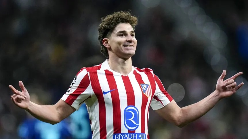 img of Julián Álvarez: su agente niega contactos del Real Madrid