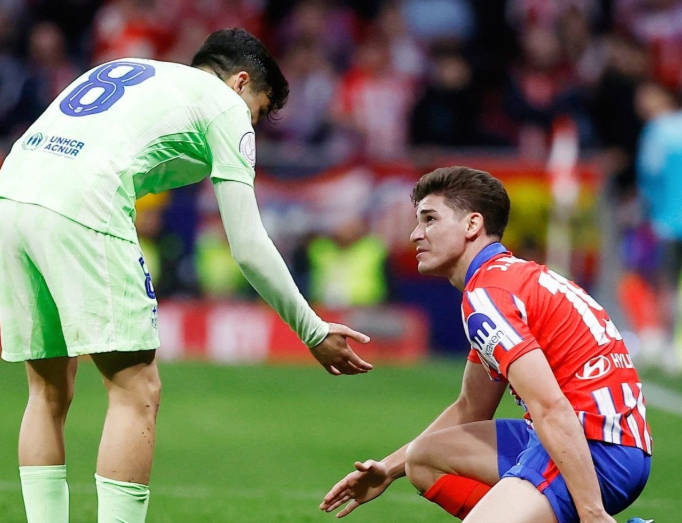 Pedri confirma su admiración por Julián Álvarez y desea su fichaje