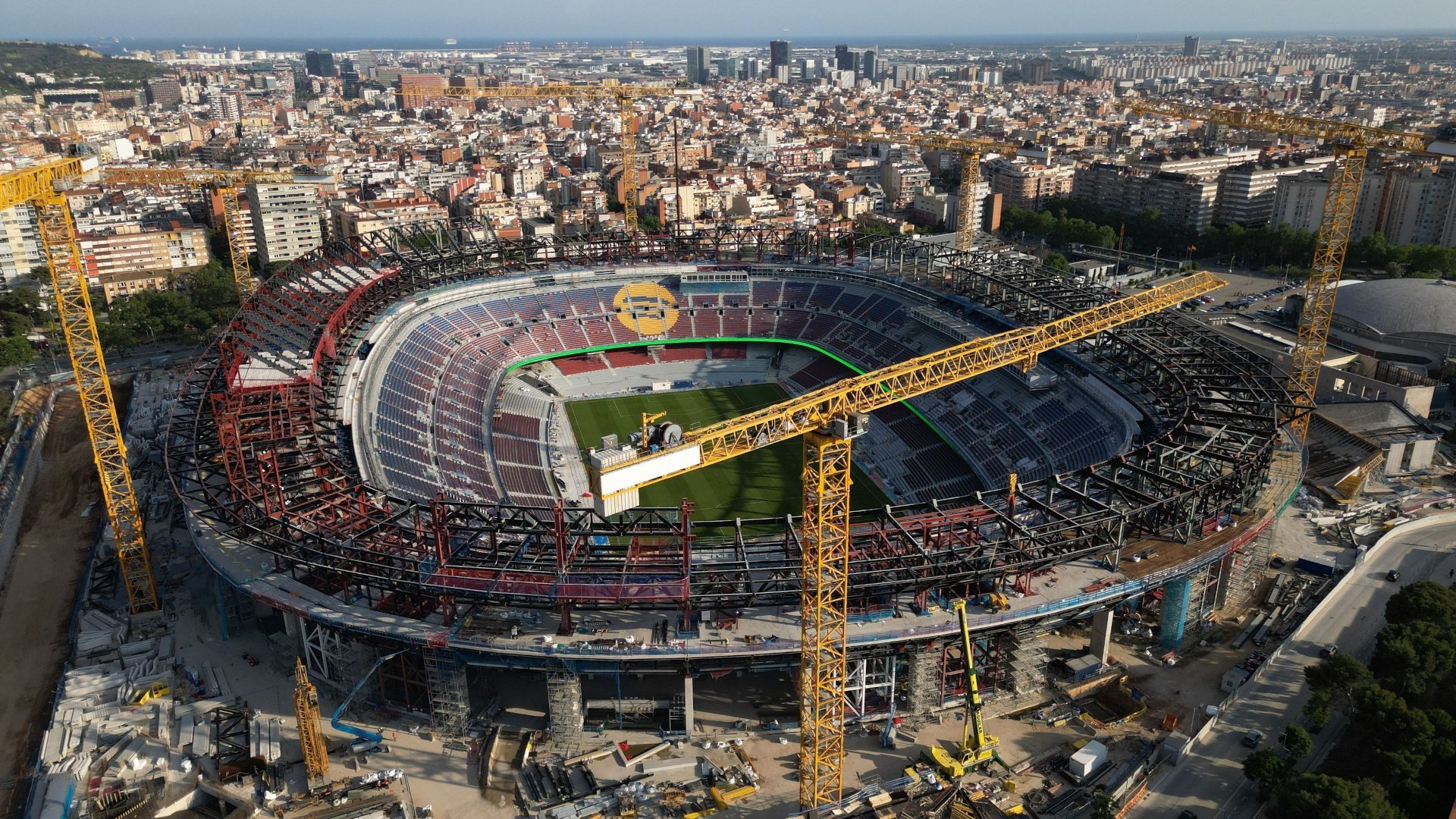 Tragedia en el Camp Nou: trabajador de 54 años fallece durante remodelación - Trabajador fallece en el Camp Nou durante obras de remodelación