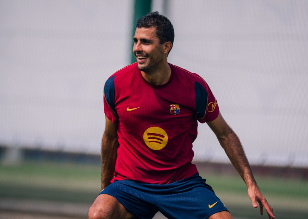 Rodri avanza en la pretemporada y podría debutar contra Athletic - Rodri participa en ejercicios de posesión con el primer equipo en la Ciutat Esportiva.