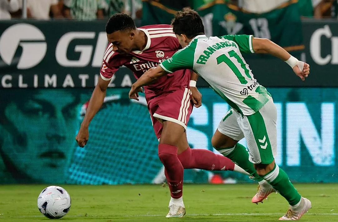 Betis rompe el empate en el minuto 81 y deja sin invicto a Real Madrid