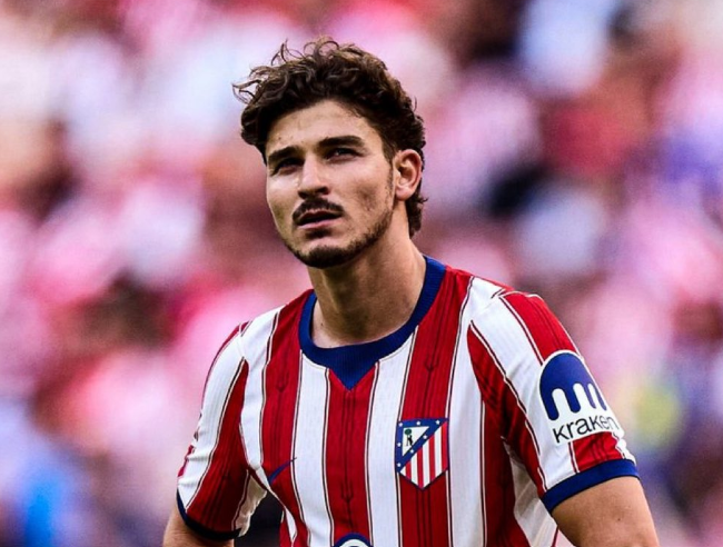 Deco confirma que Julián Álvarez es cosa del pasado y cierra su fichaje - Deco declara que el fichaje de Álvarez es cosa del pasado durante el Portugal Football Summit.