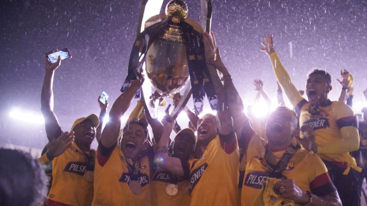 Barcelona SC cumple 101 años y destaca como líder - Barcelona SC cumple 101 años de vida institucional
