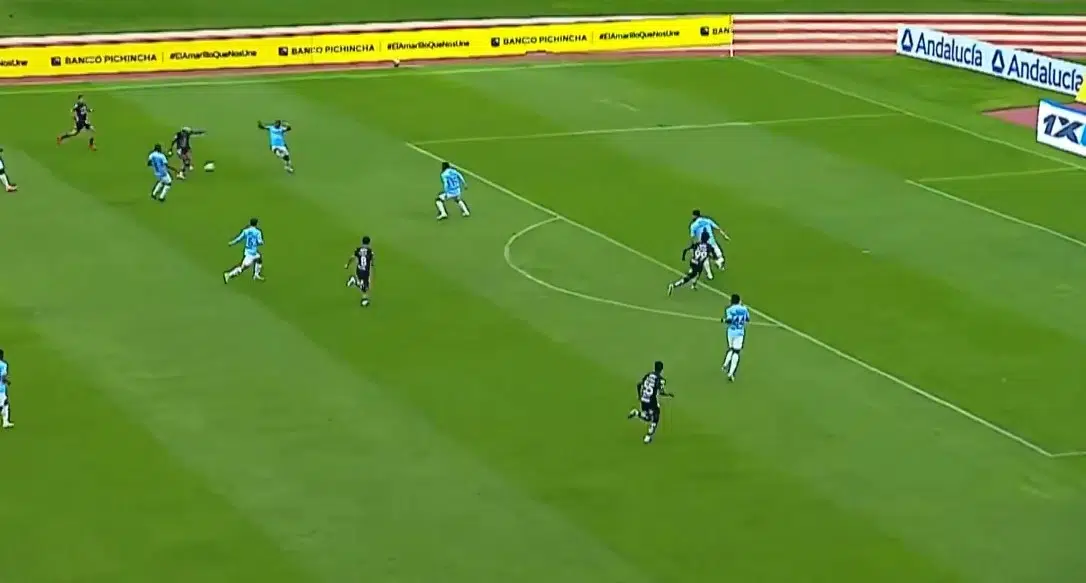 Emerson Pata destroza con golazo y lidera a IDV - Emerson Pata celebra su golazo