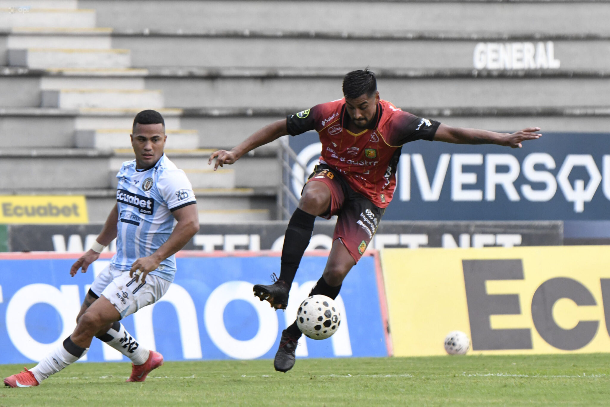 img of Deportivo Cuenca supera a Guayaquil City con gol agónico de Klimowicz