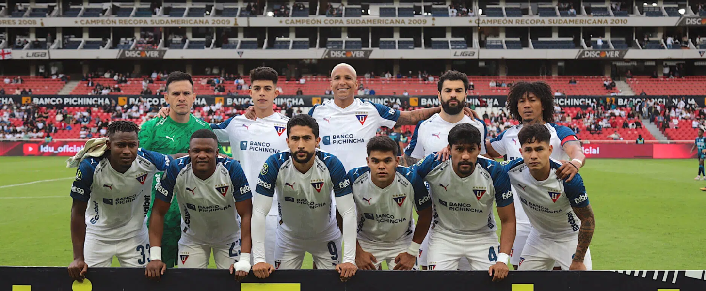 img of Eduardo Álvarez: "Todo el mundo quería hacer leña del árbol caído" mientras LDU se