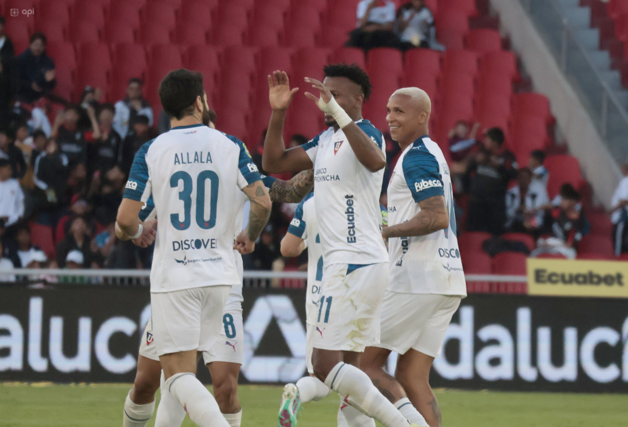 LDU supera a T. Universitario en el Rodrigo Paz con gol agónico