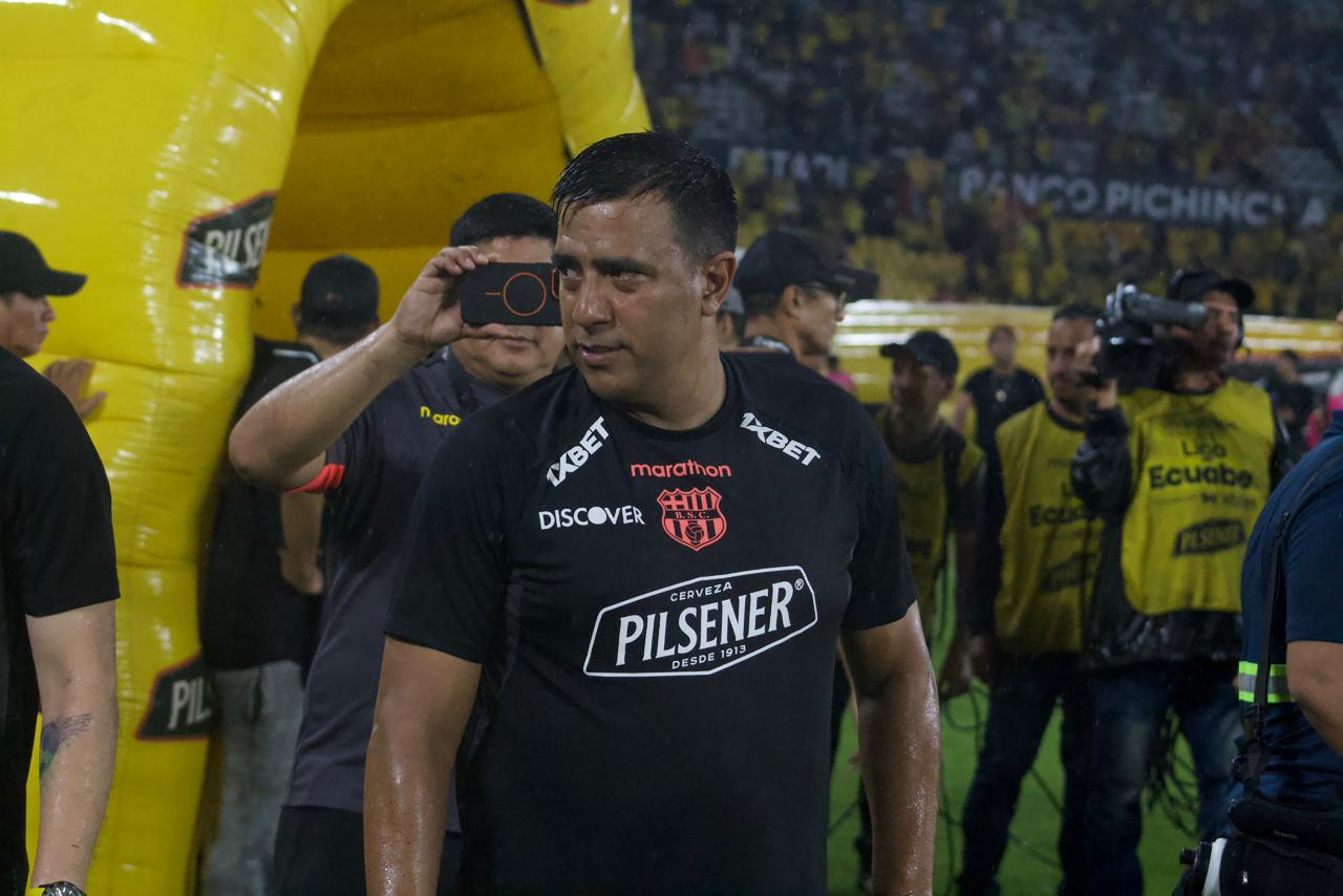 César Farías destaca el esfuerzo de BSC tras la goleada ante Aucas