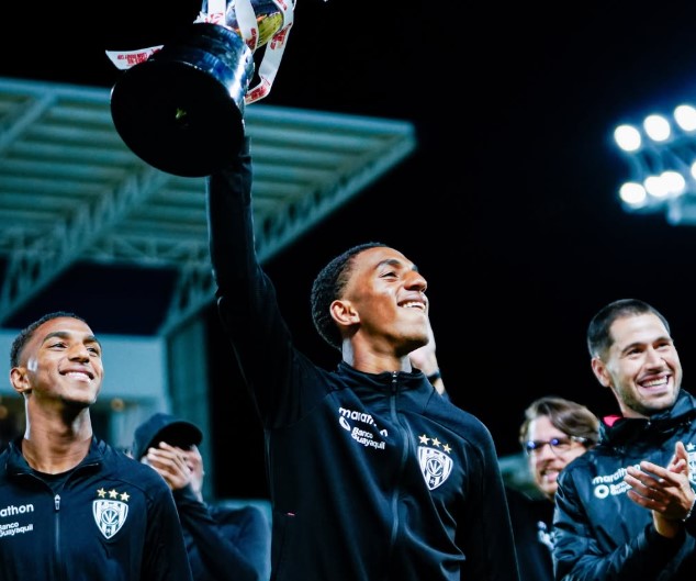 img of IDV rinde homenaje a juveniles campeones de la Liam Brady Cup