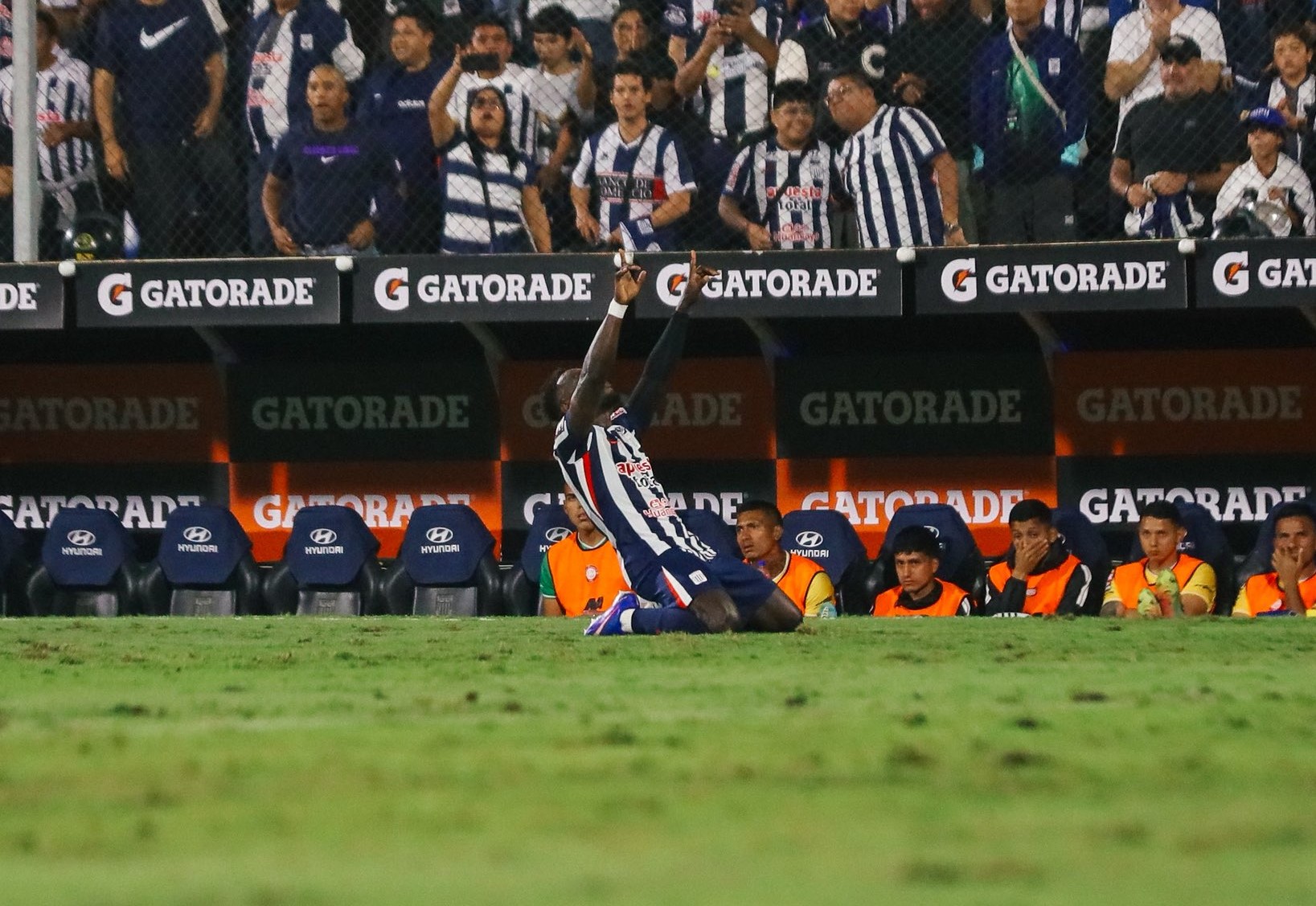 Alianza Lima asegura el título del Torneo Apertura con goleada sobre Los Chankas