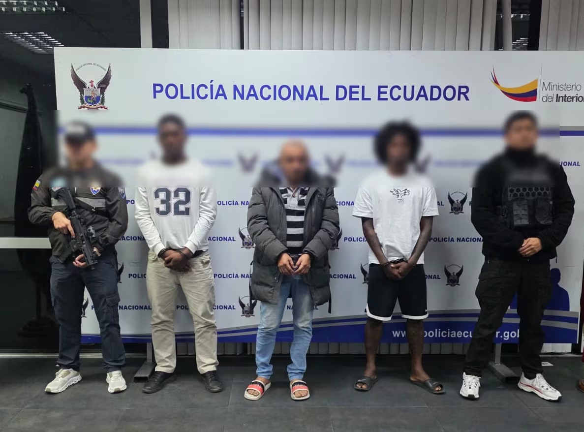 img of Detienen a futbolistas y entrenador por extorsionar a dirigente