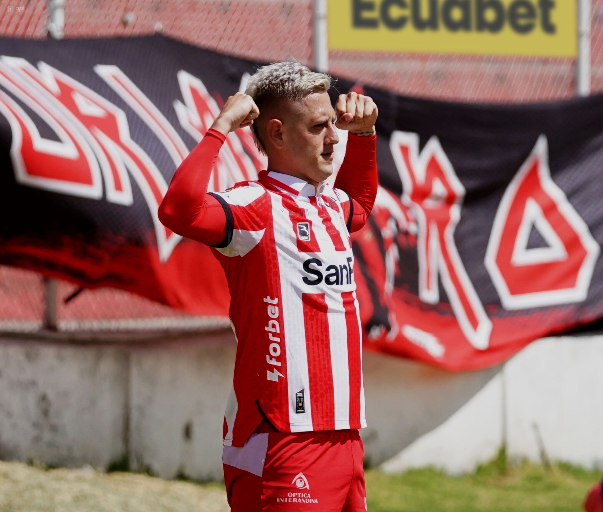 T. Universitario supera a Leones FC en un partido agónico