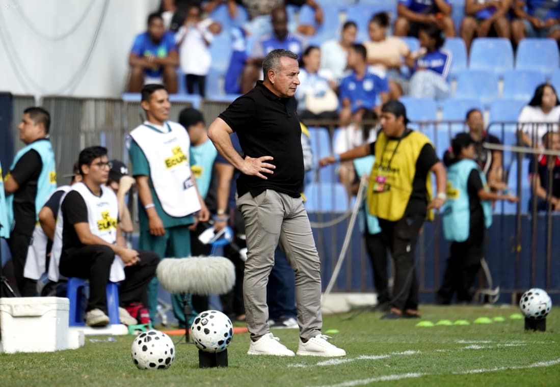 img of Sanguinetti: "terminamos a las once de la noche con menos de 72 horas" y critica horarios