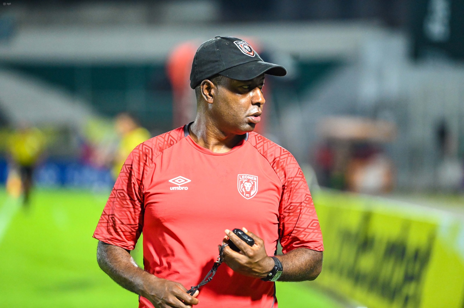 Leones FC busca entrenador tras la salida de Edison Méndez