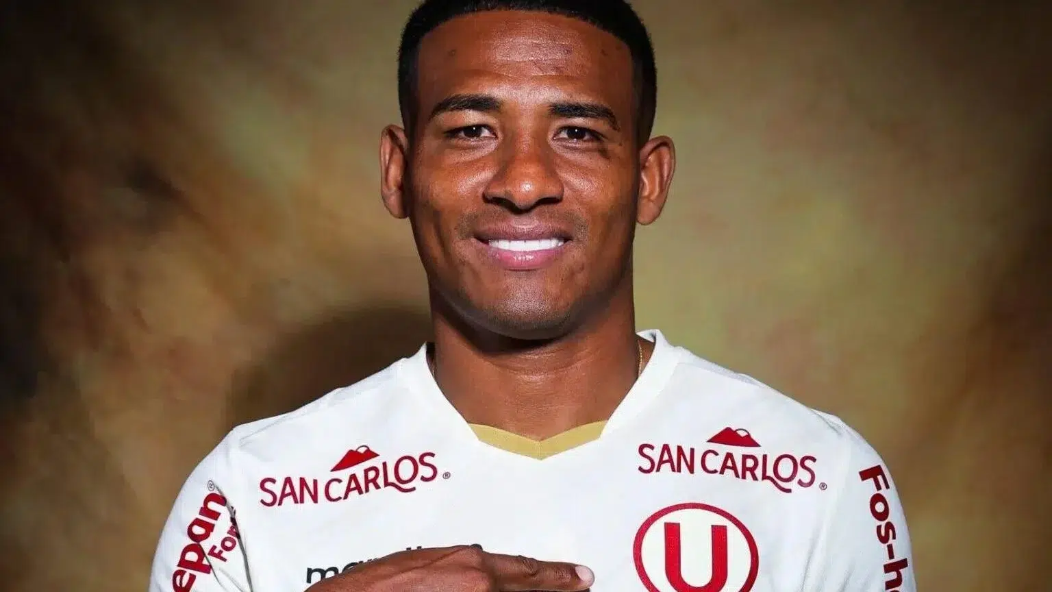 img of Liga de Quito refuerza su defensa con José Carabalí para Libertadores y LigaPro