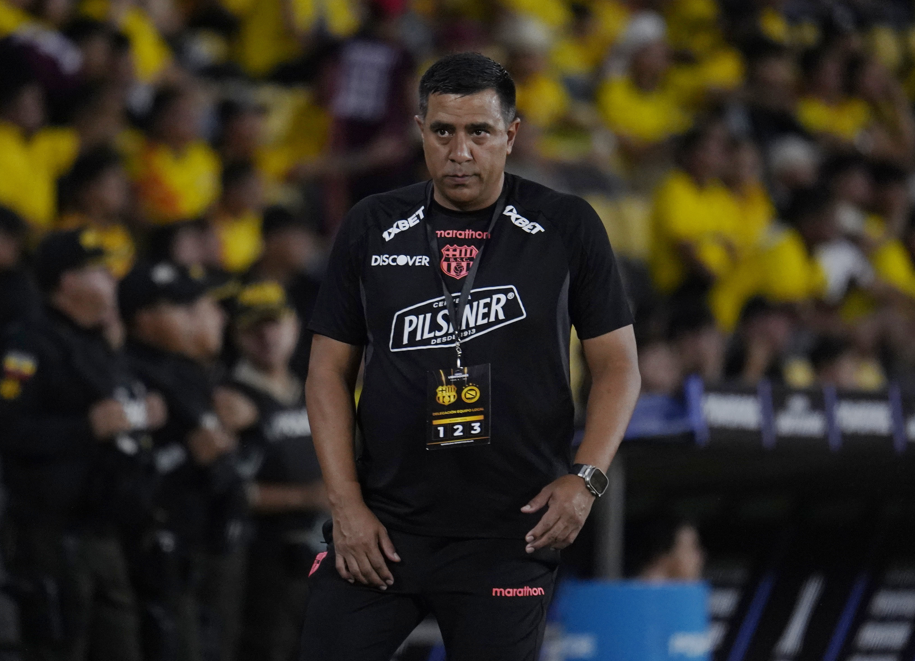 César Farías revela que BSC lleva dos meses sin cobrar