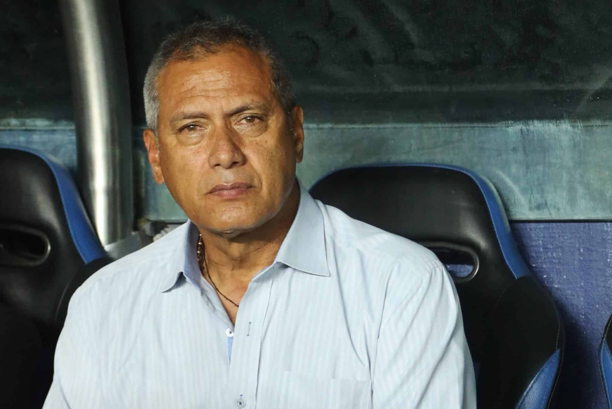 Hernán Torres abandona el banquillo de Orense tras el partido ante Mushuc Runa