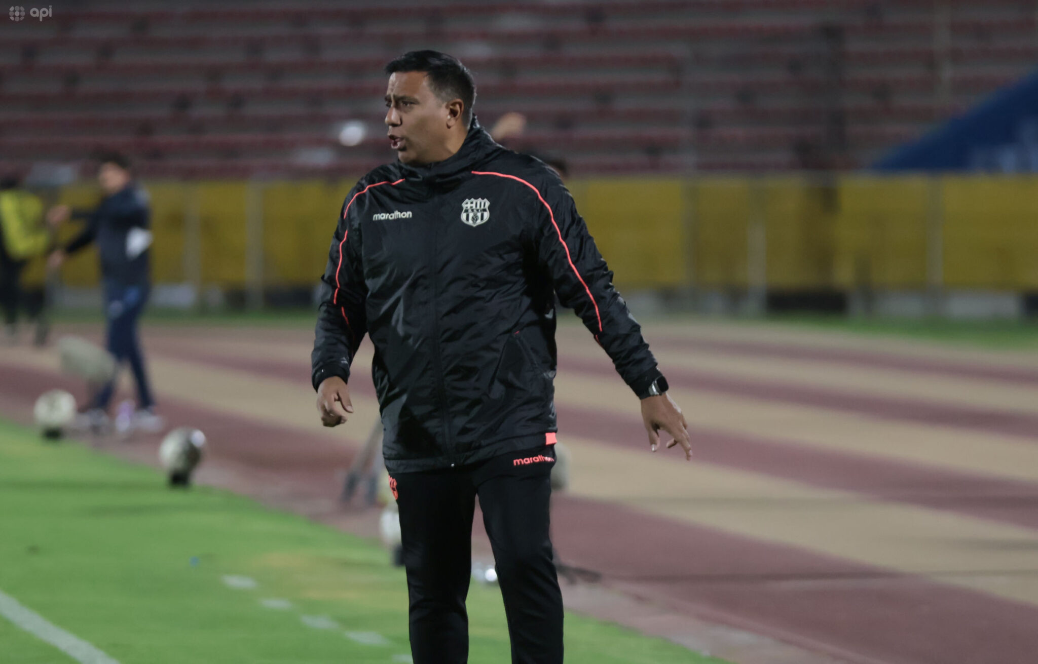 img of César Farías: pide mesura en críticas tras derrota 2-1