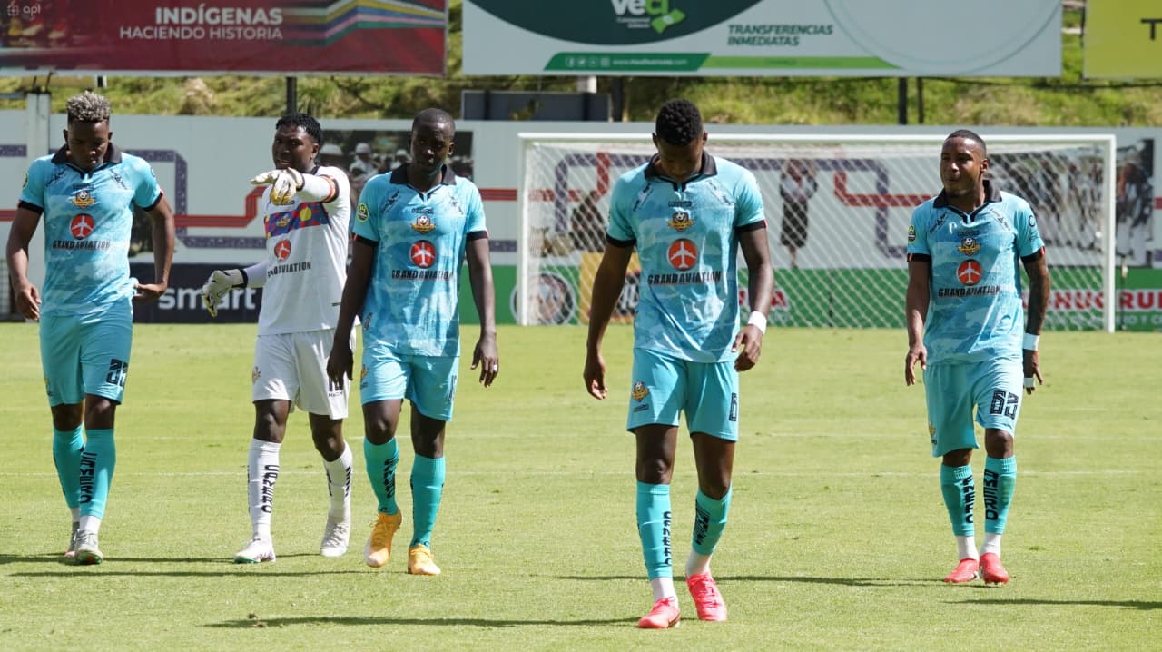 img of Libertad de Loja supera a Mushuc Runa 2-0 en los minutos finales
