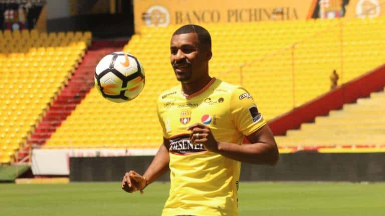 img of Frickson Erazo: "Después de entrenar me iba a la oficina" y nació 'El Elegante'