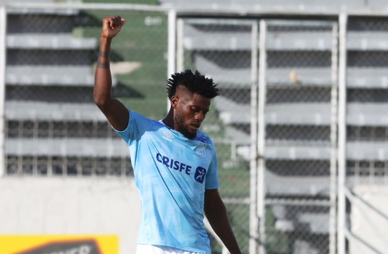 U. Católica derrumba a Técnico U con goleada de 5-0