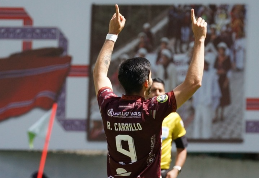 Emelec mantiene conversaciones con Ronie Carrillo y analiza a Daniel Valencia como - Emelec busca refuerzos para su ataque