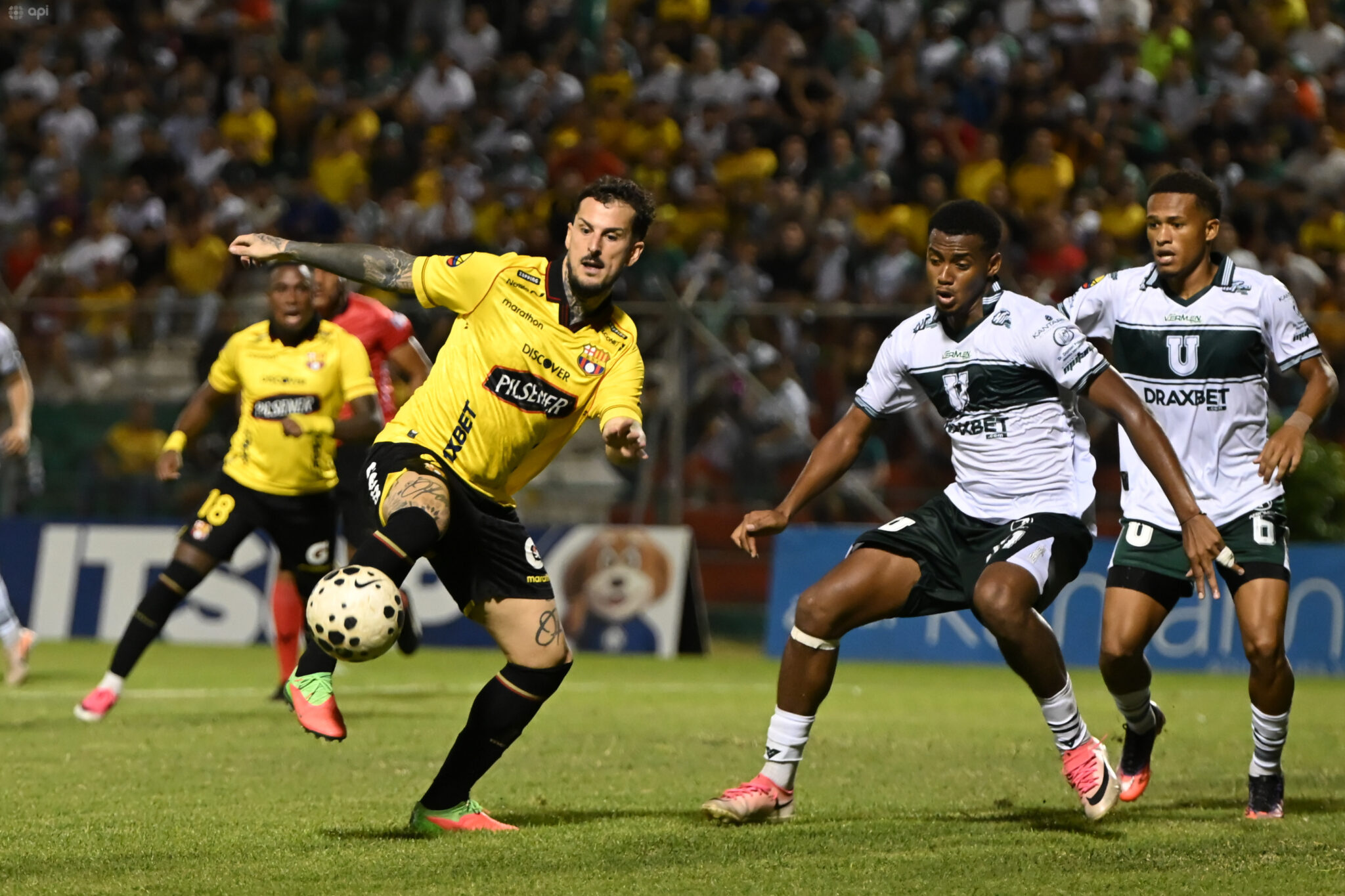 img of Darío Benedetto: "Hay que seguir en este camino" tras la clasificación de Barcelona SC