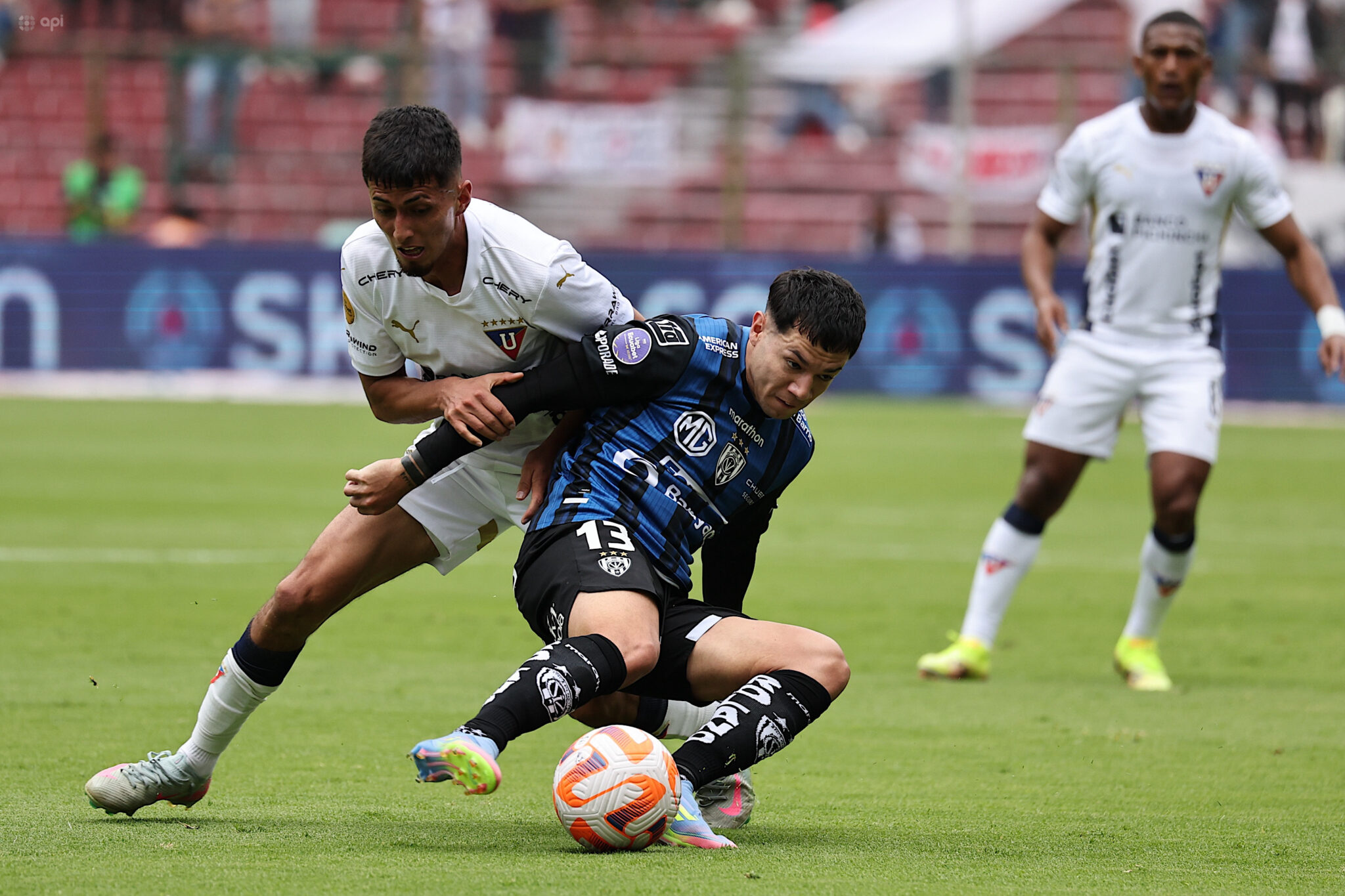 Liga de Quito busca superar a Independiente del Valle en duelo clave