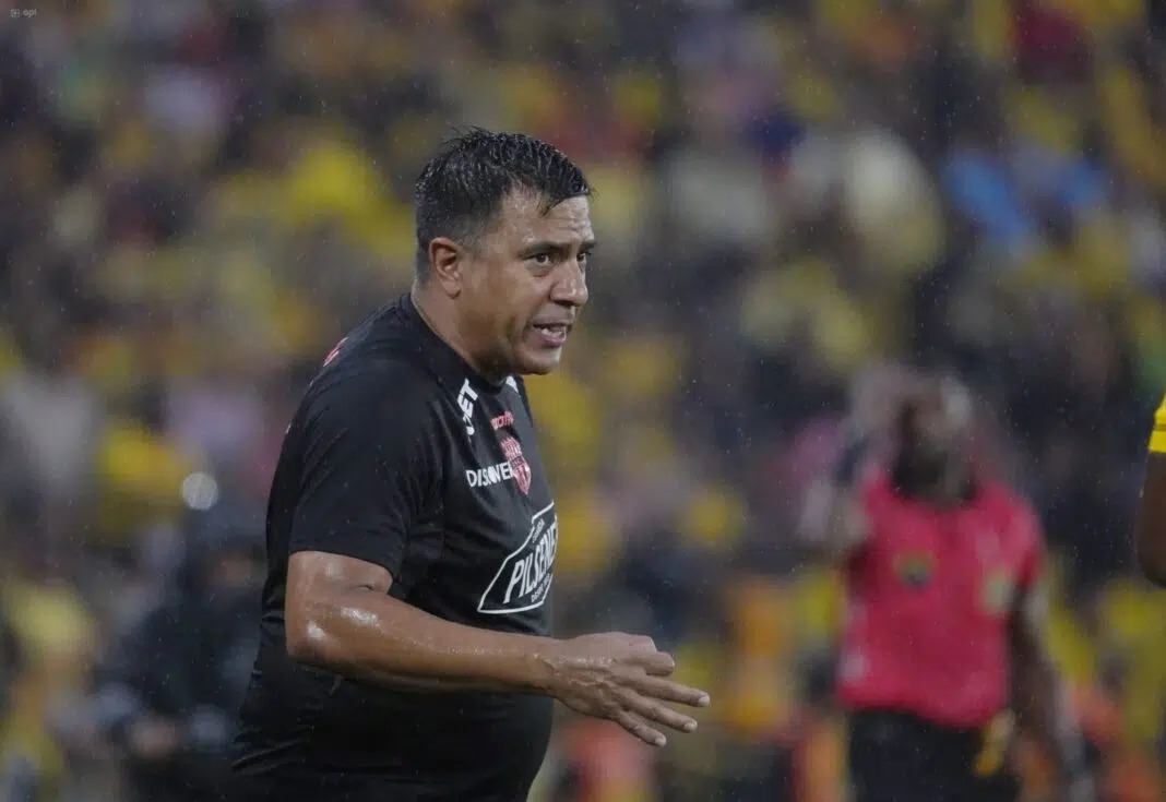 César Farías: se confirma su salida de Barcelona SC y se negocia su rescisión de contrato