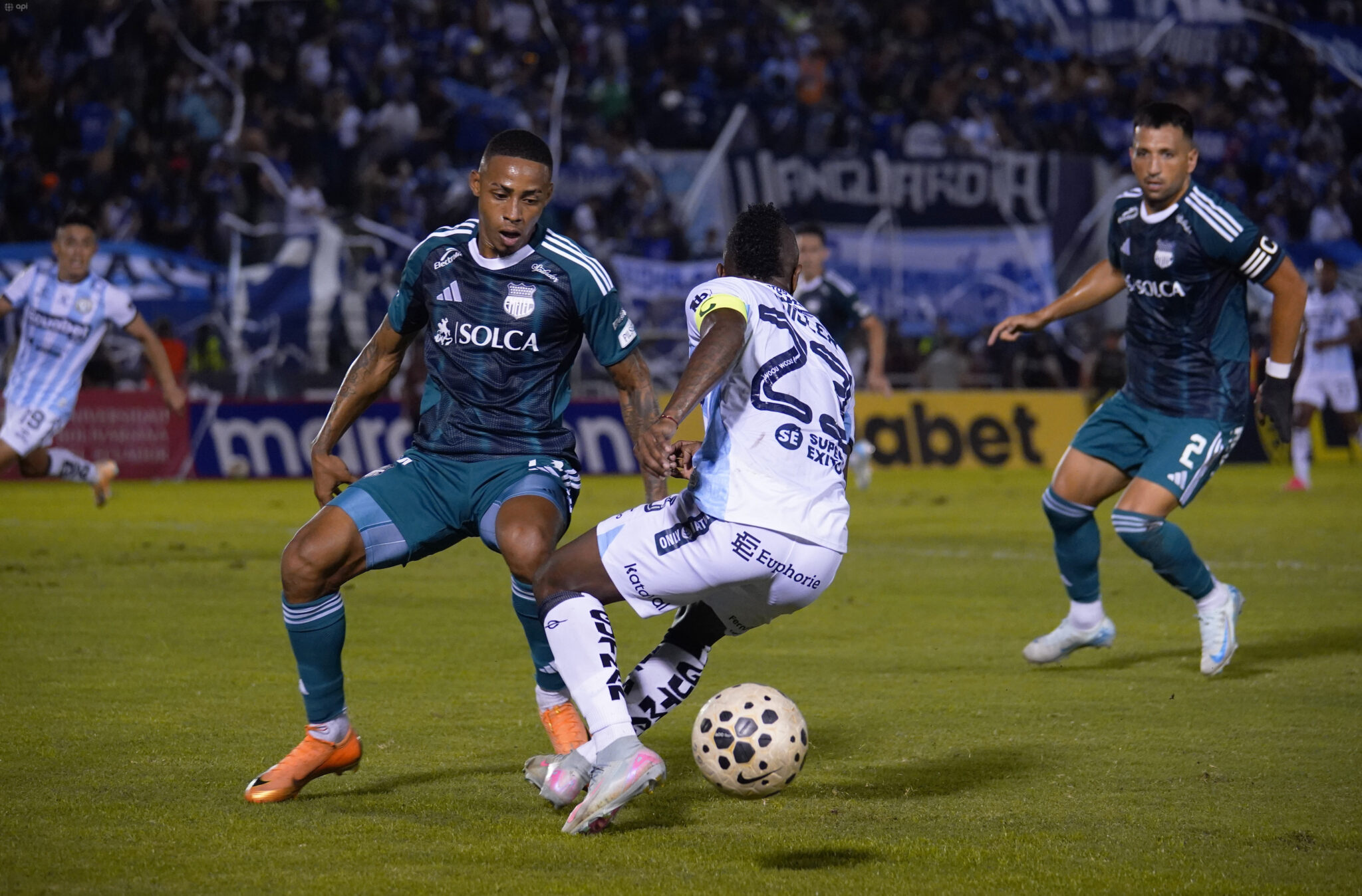 Emelec rescata un punto en Samanes sin goles ante Guayaquil City