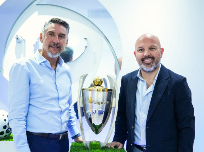 img of Miguel Montalvo se reúne con Miguel Ángel Loor para fortalecer el fútbol ecuatoriano