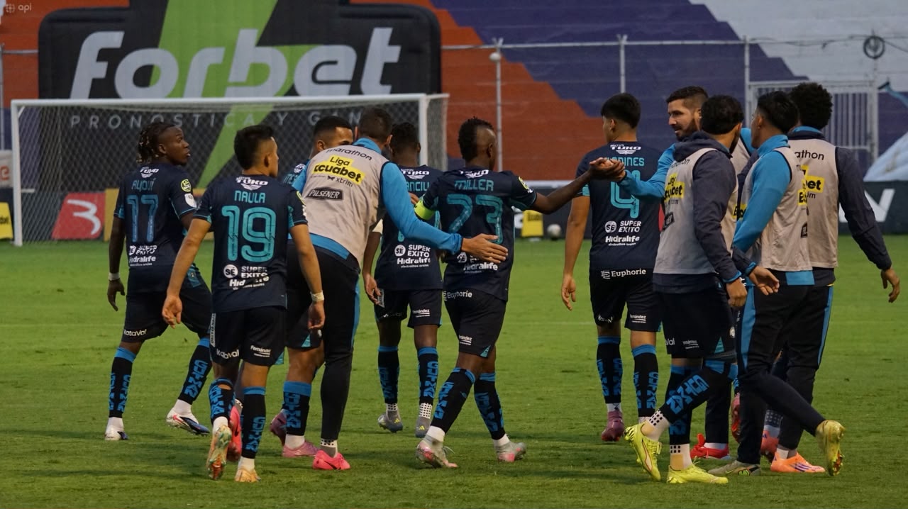 img of Miller Bolaños sella remontada de Guayaquil City al 3-2 contra Técnico Universitario