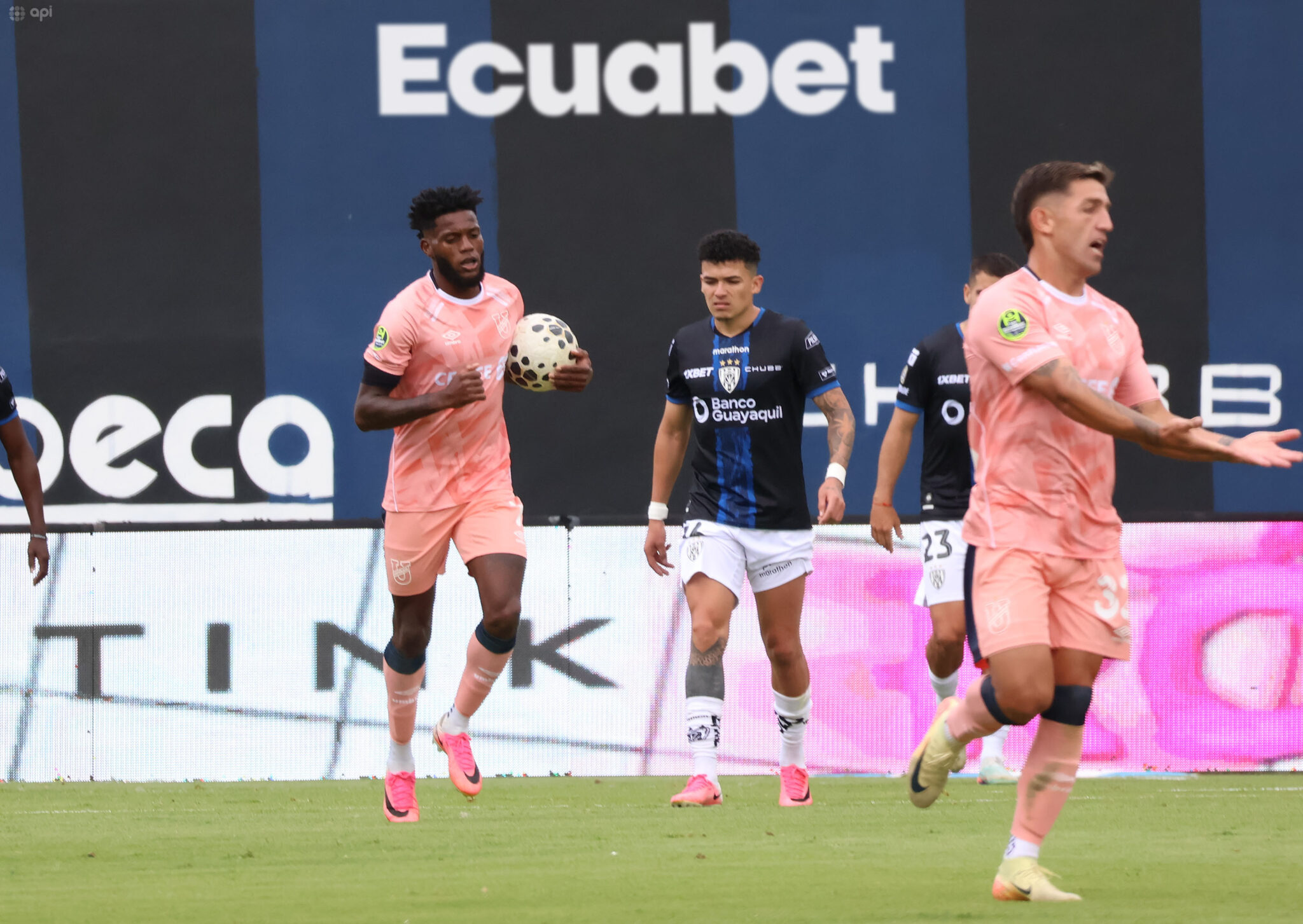 Universidad Católica igualó a IDV con gol de Londoño en el minuto 62