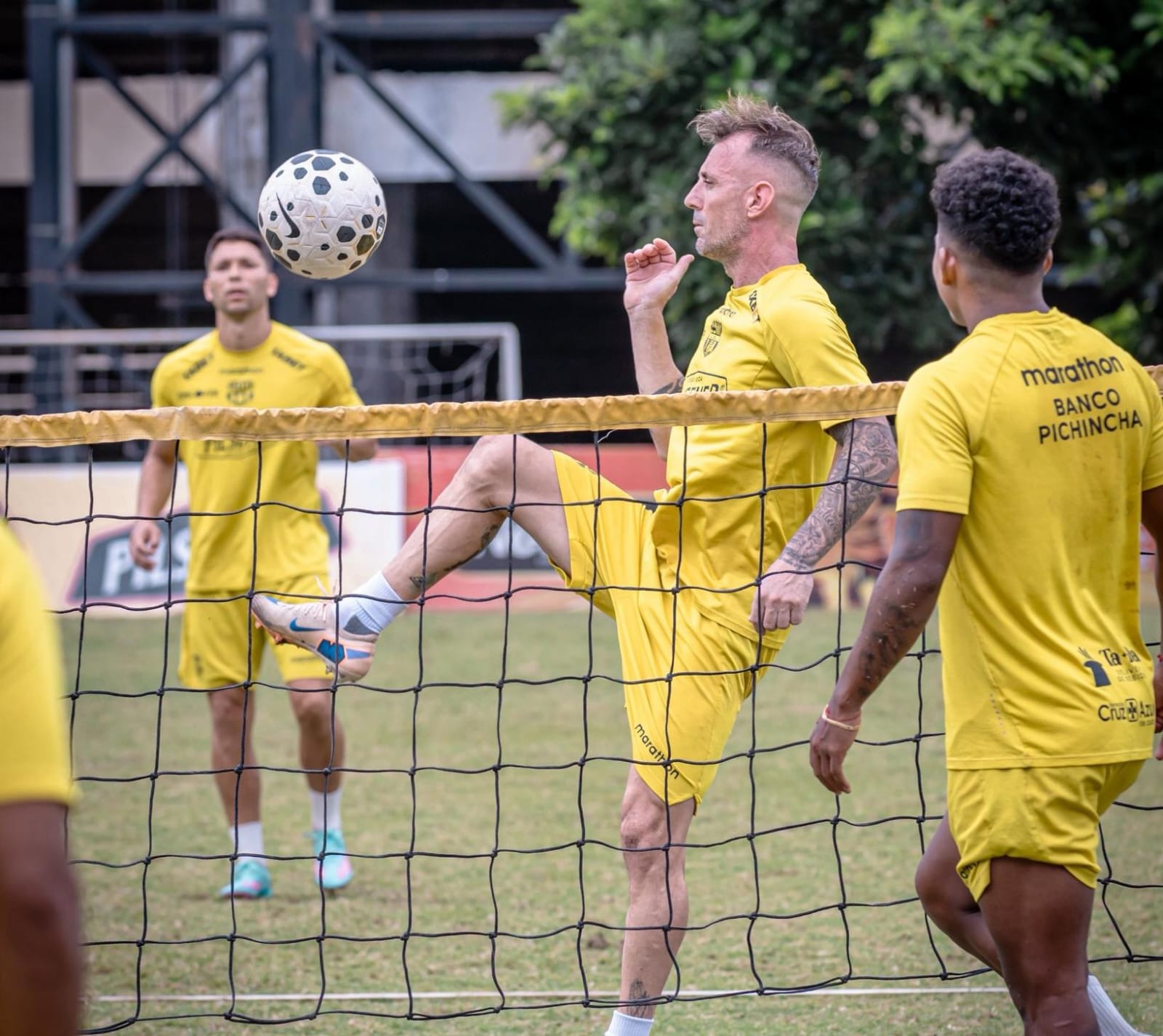 Damián Díaz vuelve a titularar a Barcelona SC contra Independiente del Valle