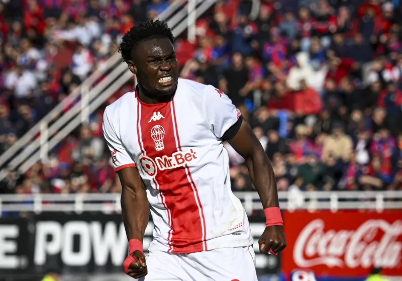 Jordy Caicedo rescata empate 1-1 a los 84' para Huracán - Jordy Caicedo celebra su gol de cabeza que igualó el marcador contra Belgrano.