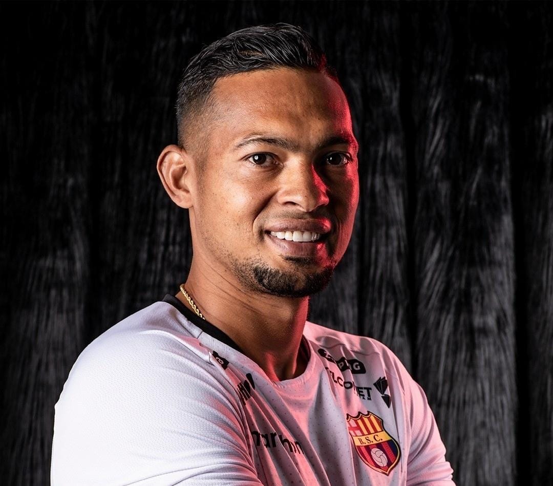 José Contreras cumple suspensión y queda fuera ante Aucas - José Contreras queda fuera del partido contra Aucas por cumplir suspensión.