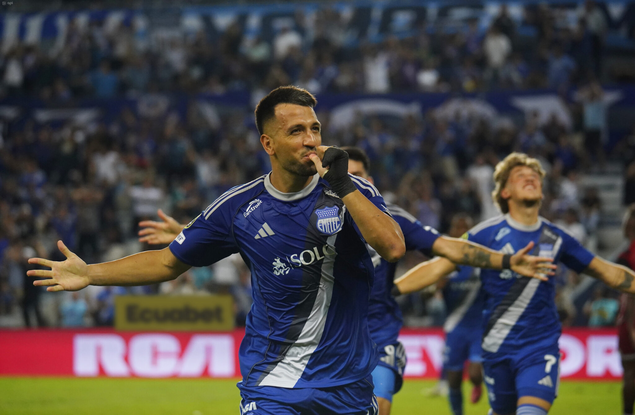 Emelec clasifica al cuadrangular de Sudamericana con gol de Leguizamón en el 75′ - Aníbal Leguizamón celebra el gol que llevó a Emelec al cuadrangular de la Sudamericana.