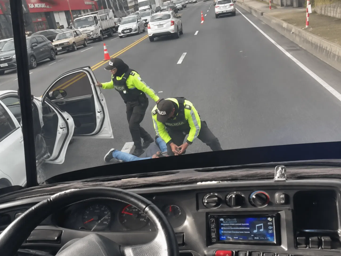 img of Frena el viaje de hinchas de Macará tras enfrentamiento armado en la vía
