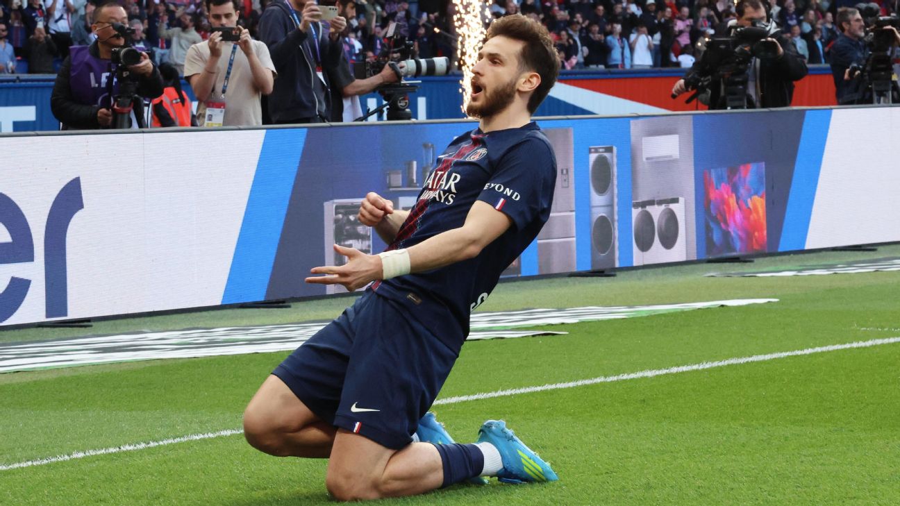 PSG vuelve al liderato con doblete de Kvaratskhelia