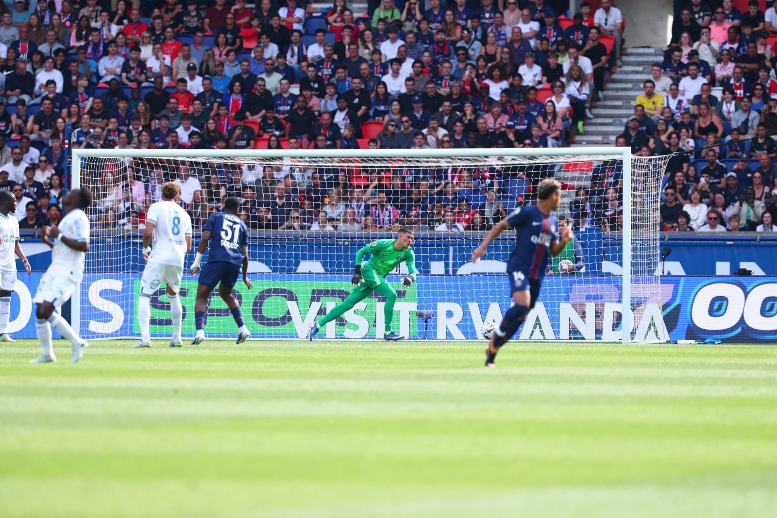 img of PSG rescata empate en casa ante Lorient con Willian Pacho