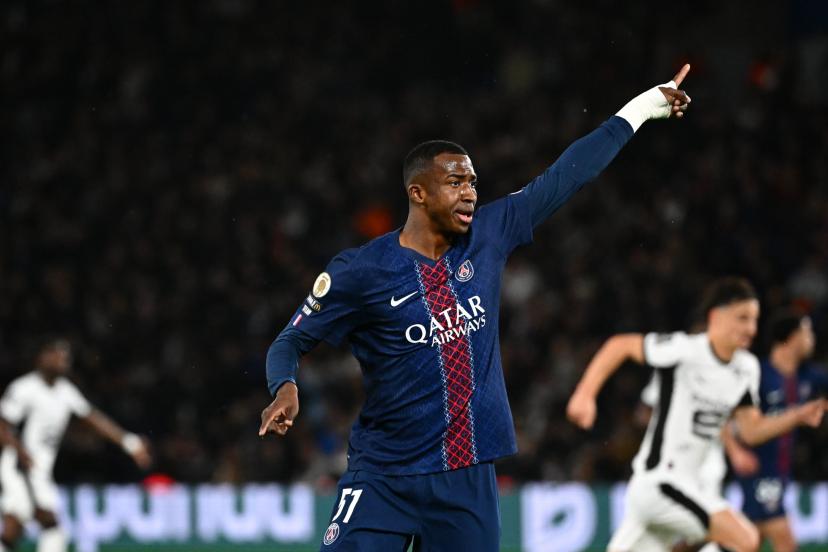 Willian Pacho suma ocho títulos con el PSG