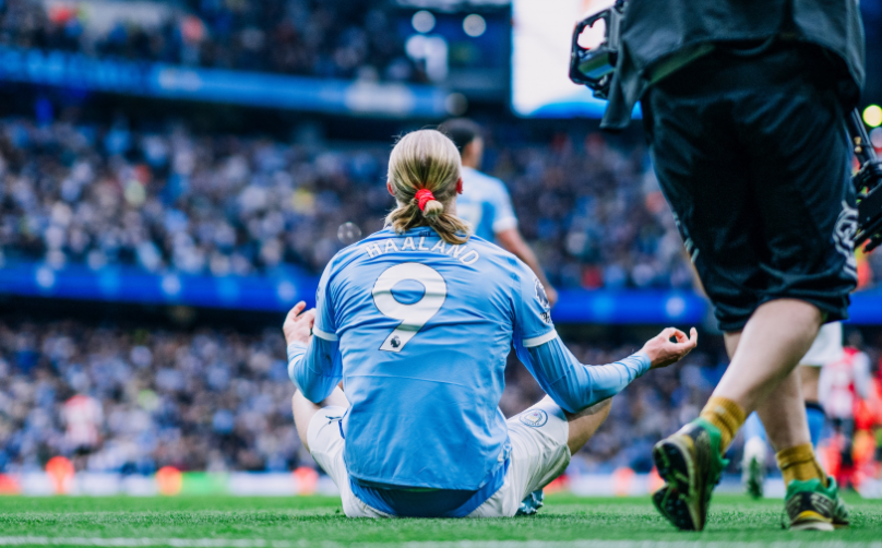 Manchester City supera a Brentford y mantiene vivo el sueño de la Premier League