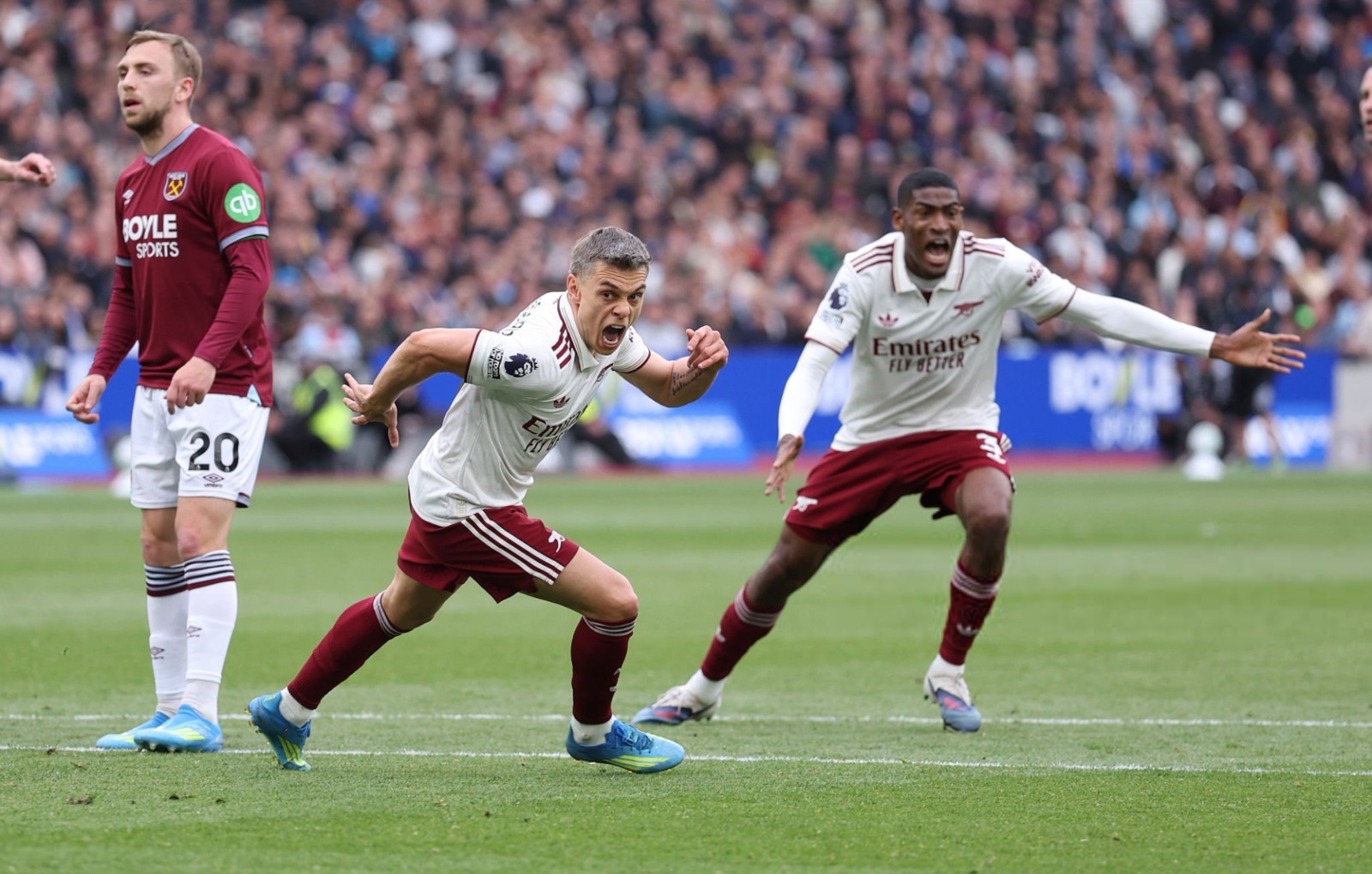 Arsenal supera a West Ham con gol de Trossard