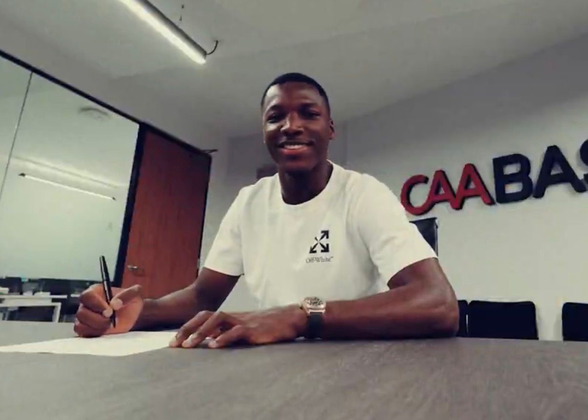 img of Moisés Caicedo se une a CAA Base y renueva hasta 2033