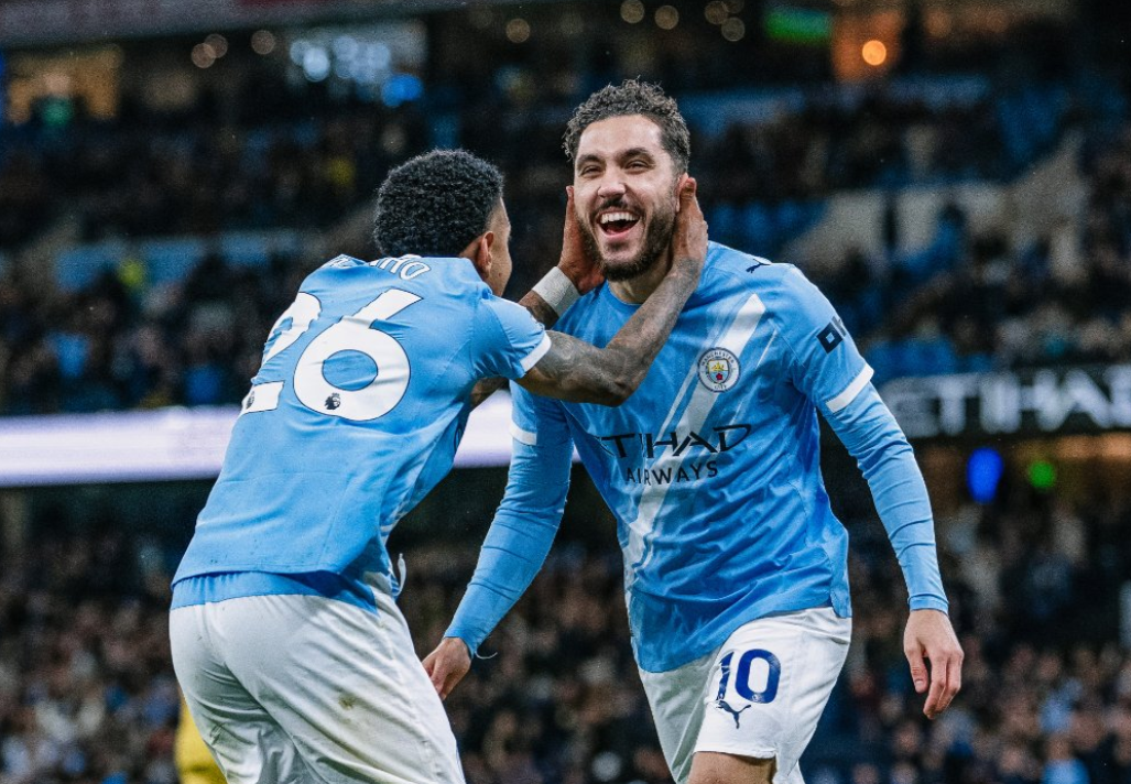 Manchester City supera a Crystal Palace y se pone a dos puntos del líder Arsenal
