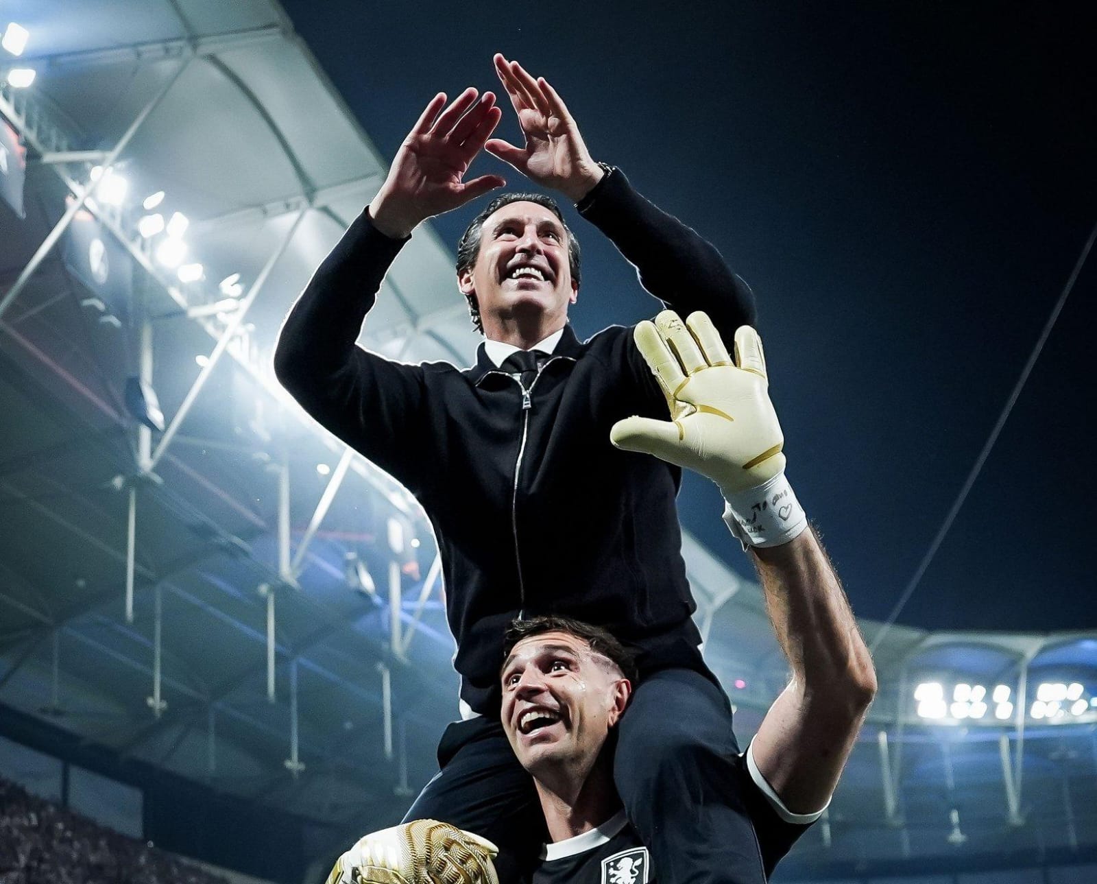 img of Unai Emery se corona rey de la Europa League con quinto título