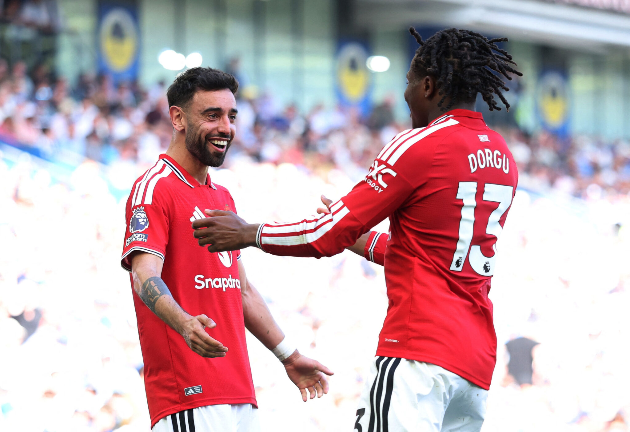 Bruno Fernandes supera a Thierry Henry con 21 asistencias - Bruno Fernandes celebra su récord de asistencias