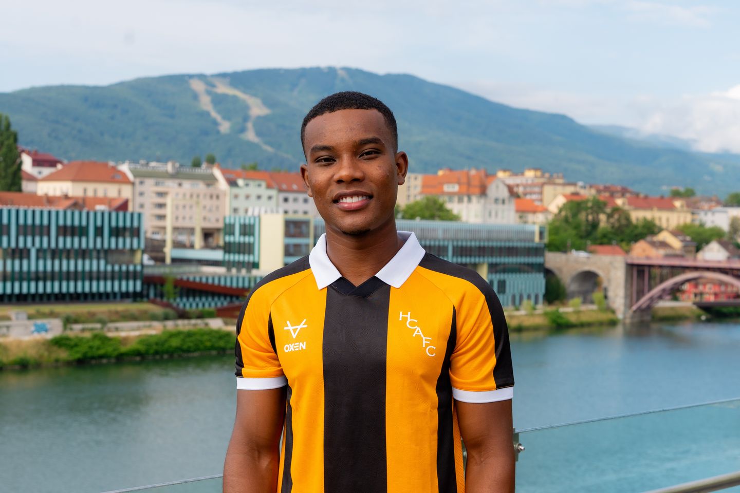img of Óscar Zambrano se une a Hull City para la Premier League 2026-2027