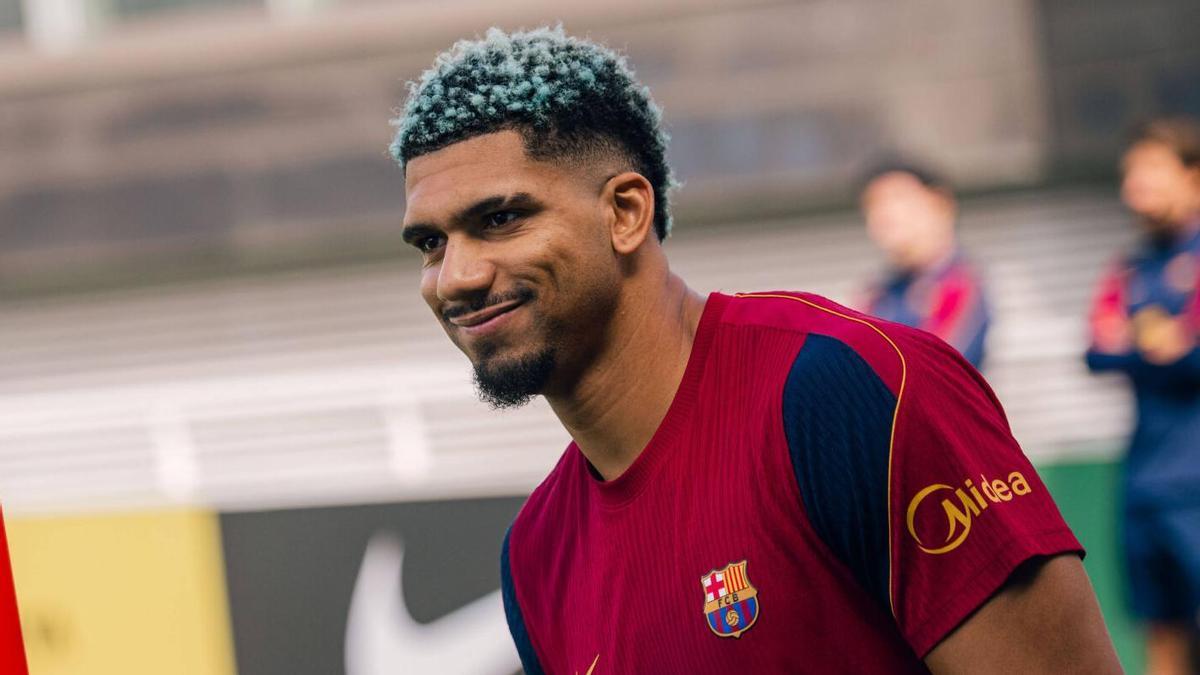 img of Liverpool puede adquirir a Ronald Araújo por 55 millones